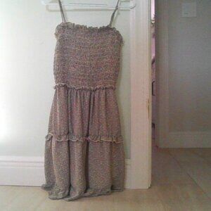 Like New!!  Sienna sky pretty white and beige dress!